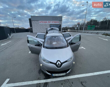 Серый Рено Зое, объемом двигателя 0 л и пробегом 104 тыс. км за 9700 $, фото 13 на Automoto.ua