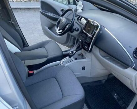 Серый Рено Зое, объемом двигателя 0 л и пробегом 74 тыс. км за 7650 $, фото 27 на Automoto.ua