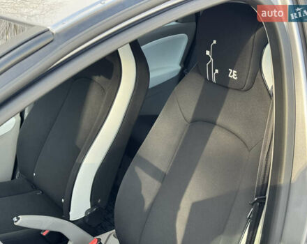 Сірий Рено Зое, об'ємом двигуна 0 л та пробігом 104 тис. км за 6199 $, фото 38 на Automoto.ua