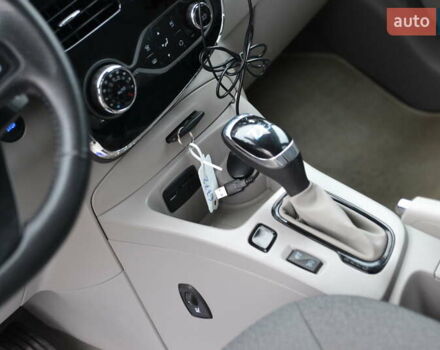 Серый Рено Зое, объемом двигателя 0 л и пробегом 74 тыс. км за 6999 $, фото 19 на Automoto.ua