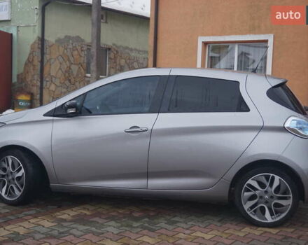 Серый Рено Зое, объемом двигателя 0 л и пробегом 98 тыс. км за 7200 $, фото 11 на Automoto.ua
