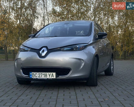 Серый Рено Зое, объемом двигателя 0 л и пробегом 90 тыс. км за 6390 $, фото 1 на Automoto.ua