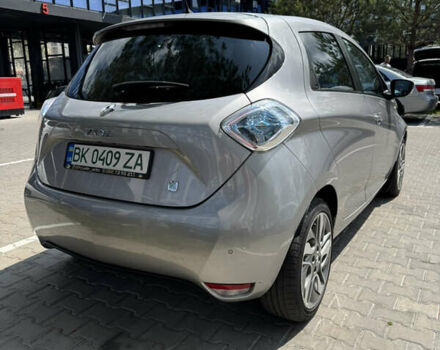 Серый Рено Зое, объемом двигателя 0 л и пробегом 94 тыс. км за 6500 $, фото 6 на Automoto.ua