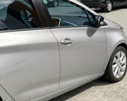 Серый Рено Зое, объемом двигателя 0 л и пробегом 87 тыс. км за 6750 $, фото 3 на Automoto.ua