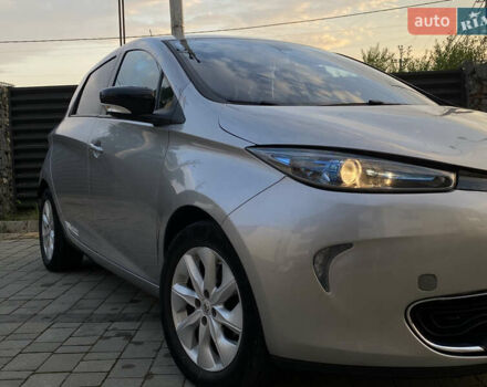 Серый Рено Зое, объемом двигателя 0 л и пробегом 89 тыс. км за 7150 $, фото 9 на Automoto.ua