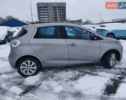 Серый Рено Зое, объемом двигателя 0 л и пробегом 153 тыс. км за 6500 $, фото 8 на Automoto.ua