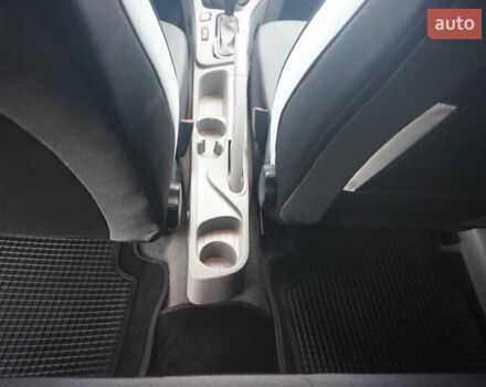 Серый Рено Зое, объемом двигателя 0 л и пробегом 98 тыс. км за 7200 $, фото 48 на Automoto.ua