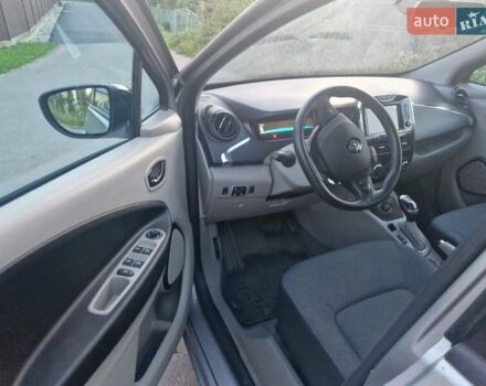 Серый Рено Зое, объемом двигателя 0 л и пробегом 39 тыс. км за 7000 $, фото 15 на Automoto.ua