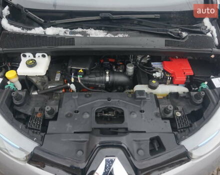 Серый Рено Зое, объемом двигателя 0 л и пробегом 98 тыс. км за 7200 $, фото 51 на Automoto.ua