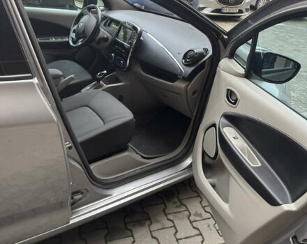 Серый Рено Зое, объемом двигателя 0 л и пробегом 75 тыс. км за 7350 $, фото 15 на Automoto.ua