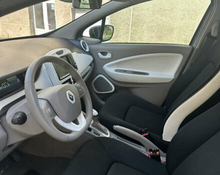 Серый Рено Зое, объемом двигателя 0 л и пробегом 85 тыс. км за 6250 $, фото 9 на Automoto.ua