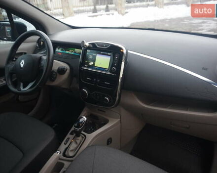 Серый Рено Зое, объемом двигателя 0 л и пробегом 98 тыс. км за 7200 $, фото 40 на Automoto.ua
