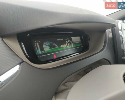 Серый Рено Зое, объемом двигателя 0 л и пробегом 153 тыс. км за 6500 $, фото 18 на Automoto.ua