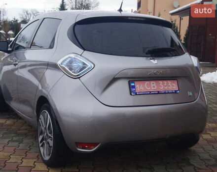 Серый Рено Зое, объемом двигателя 0 л и пробегом 98 тыс. км за 7200 $, фото 9 на Automoto.ua