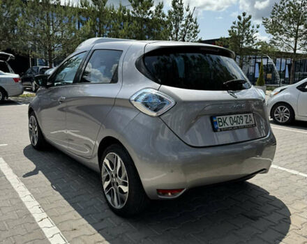 Серый Рено Зое, объемом двигателя 0 л и пробегом 94 тыс. км за 6500 $, фото 7 на Automoto.ua