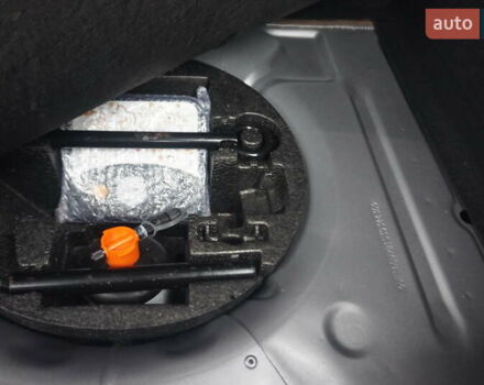 Серый Рено Зое, объемом двигателя 0 л и пробегом 98 тыс. км за 7200 $, фото 50 на Automoto.ua