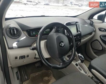 Серый Рено Зое, объемом двигателя 0 л и пробегом 153 тыс. км за 6500 $, фото 13 на Automoto.ua