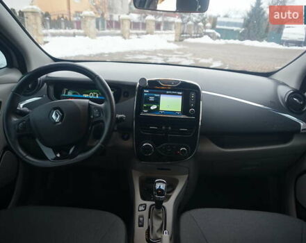 Серый Рено Зое, объемом двигателя 0 л и пробегом 98 тыс. км за 7200 $, фото 47 на Automoto.ua