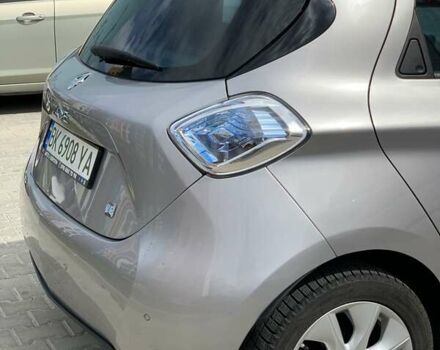 Серый Рено Зое, объемом двигателя 0 л и пробегом 87 тыс. км за 6750 $, фото 8 на Automoto.ua
