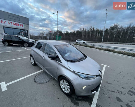 Серый Рено Зое, объемом двигателя 0 л и пробегом 104 тыс. км за 9700 $, фото 11 на Automoto.ua
