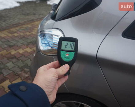 Серый Рено Зое, объемом двигателя 0 л и пробегом 98 тыс. км за 7200 $, фото 69 на Automoto.ua