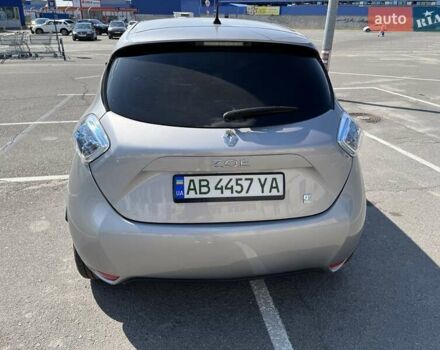 Серый Рено Зое, объемом двигателя 0 л и пробегом 115 тыс. км за 12763 $, фото 5 на Automoto.ua