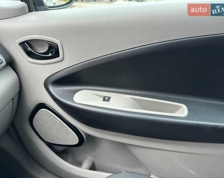 Рено Зое 2015 в Львове на Automoto.ua Серый Рено Зое, объемом двигателя 0 л и пробегом 132 тыс. км за 6700 $, фото 10 на Automoto.ua