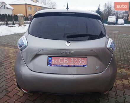 Серый Рено Зое, объемом двигателя 0 л и пробегом 98 тыс. км за 7200 $, фото 18 на Automoto.ua
