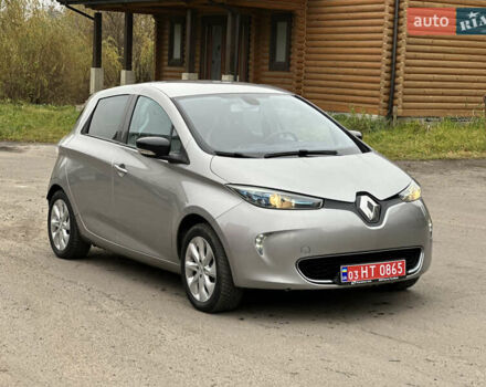 Серый Рено Зое, объемом двигателя 0 л и пробегом 111 тыс. км за 6999 $, фото 2 на Automoto.ua