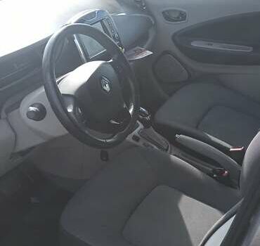 Серый Рено Зое, объемом двигателя 0 л и пробегом 147 тыс. км за 6550 $, фото 9 на Automoto.ua