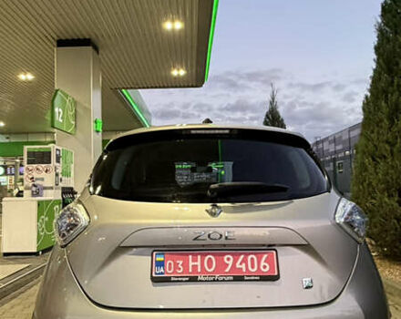 Серый Рено Зое, объемом двигателя 0 л и пробегом 105 тыс. км за 7000 $, фото 4 на Automoto.ua
