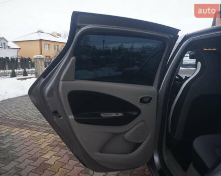 Серый Рено Зое, объемом двигателя 0 л и пробегом 98 тыс. км за 7200 $, фото 44 на Automoto.ua