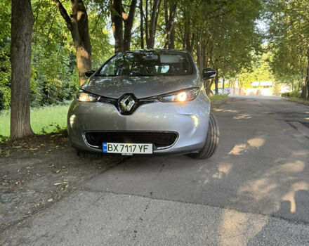 Серый Рено Зое, объемом двигателя 0 л и пробегом 84 тыс. км за 7350 $, фото 5 на Automoto.ua
