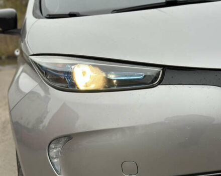 Серый Рено Зое, объемом двигателя 0 л и пробегом 111 тыс. км за 6999 $, фото 20 на Automoto.ua