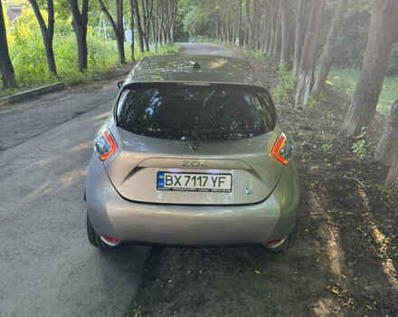 Серый Рено Зое, объемом двигателя 0 л и пробегом 84 тыс. км за 7350 $, фото 5 на Automoto.ua