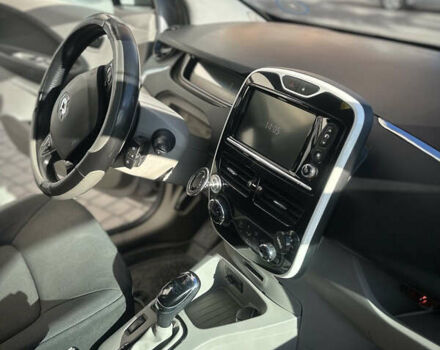 Рено Зое 2015 в Виннице на Automoto.ua Серый Рено Зое, объемом двигателя 0 л и пробегом 126 тыс. км за 7900 $, фото 13 на Automoto.ua