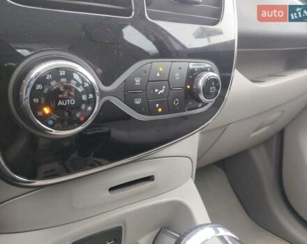 Серый Рено Зое, объемом двигателя 0 л и пробегом 153 тыс. км за 6500 $, фото 22 на Automoto.ua