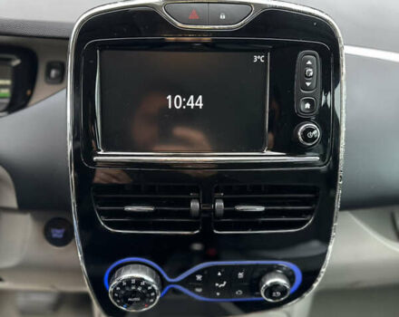 Серый Рено Зое, объемом двигателя 0 л и пробегом 111 тыс. км за 6999 $, фото 38 на Automoto.ua