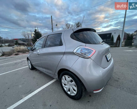 Серый Рено Зое, объемом двигателя 0 л и пробегом 104 тыс. км за 9700 $, фото 6 на Automoto.ua
