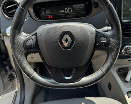 Серый Рено Зое, объемом двигателя 0 л и пробегом 94 тыс. км за 6500 $, фото 22 на Automoto.ua