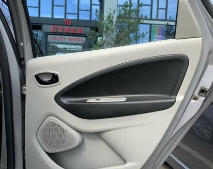 Серый Рено Зое, объемом двигателя 0 л и пробегом 87 тыс. км за 6750 $, фото 40 на Automoto.ua