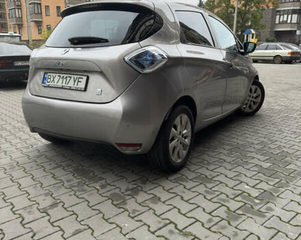 Серый Рено Зое, объемом двигателя 0 л и пробегом 75 тыс. км за 7350 $, фото 4 на Automoto.ua