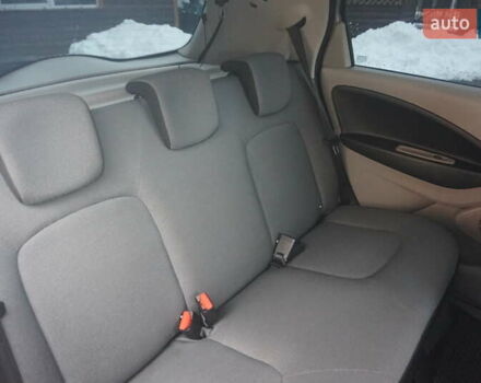 Серый Рено Зое, объемом двигателя 0 л и пробегом 98 тыс. км за 7200 $, фото 43 на Automoto.ua