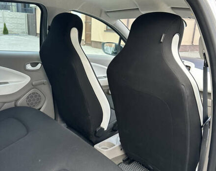Серый Рено Зое, объемом двигателя 0 л и пробегом 125 тыс. км за 6750 $, фото 5 на Automoto.ua