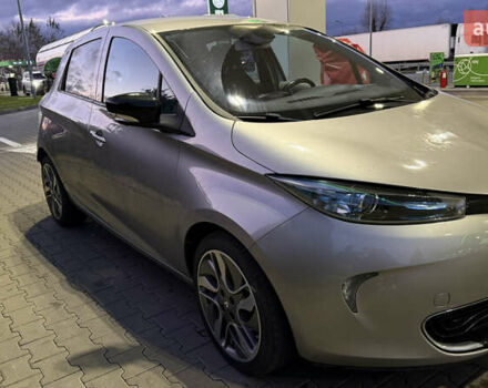 Серый Рено Зое, объемом двигателя 0 л и пробегом 105 тыс. км за 7000 $, фото 7 на Automoto.ua