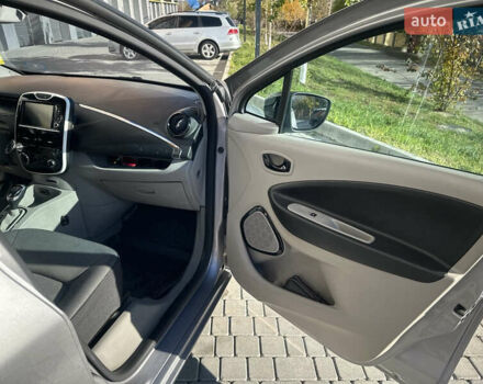 Рено Зое 2015 в Виннице на Automoto.ua Серый Рено Зое, объемом двигателя 0 л и пробегом 126 тыс. км за 7900 $, фото 14 на Automoto.ua