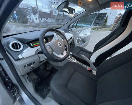 Серый Рено Зое, объемом двигателя 0 л и пробегом 104 тыс. км за 9700 $, фото 28 на Automoto.ua
