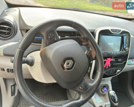 Серый Рено Зое, объемом двигателя 0 л и пробегом 112 тыс. км за 7400 $, фото 3 на Automoto.ua