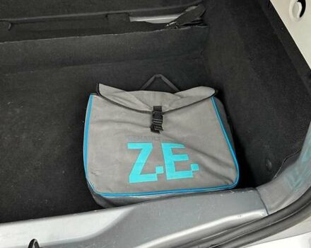 Рено Зое 2015 в Львове на Automoto.ua Серый Рено Зое, объемом двигателя 0 л и пробегом 132 тыс. км за 6700 $, фото 19 на Automoto.ua