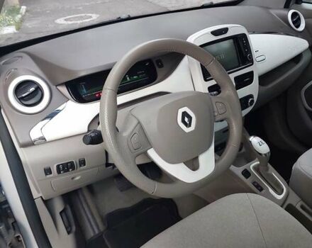 Серый Рено Зое, объемом двигателя 0 л и пробегом 57 тыс. км за 7900 $, фото 14 на Automoto.ua